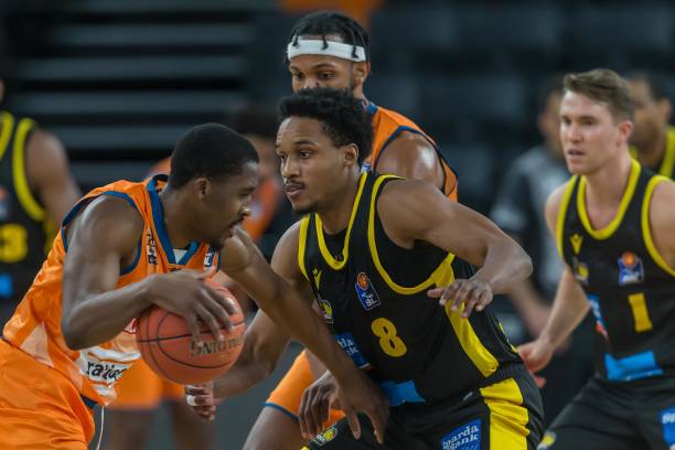 中脱颖而出 中脱颖而出